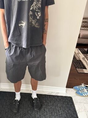 Lululemon Baggy Cargo Shorts VersaTwill Charcoal Grey Stretchy Waist